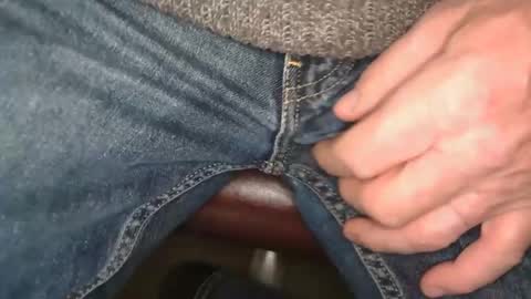 Snapshot of ja2923 chatting on 12/18/25, 02:23 ja2923 online show from 12/18/25, 02:23