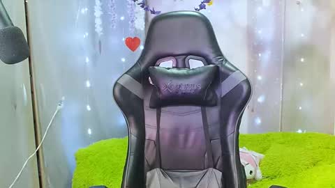 jade 18  online show from 02/26/25, 11:48