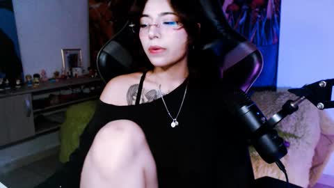 jade 18  online show from 11/21/25, 05:17