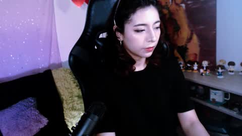 jade 18  online show from 11/25/25, 06:24