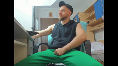 Snapshot of jaceblaze chatting on 10/22/25, 04:35 Jace online show from 10/22/25, 04:35