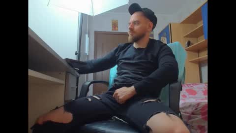 Snapshot of jaceblaze chatting on 10/25/25, 03:47 Jace online show from 10/25/25, 03:47