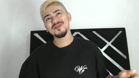 Snapshot of jack03xx_ chatting on 10/05/25, 03:43 Jack online show from 10/05/25, 03:43