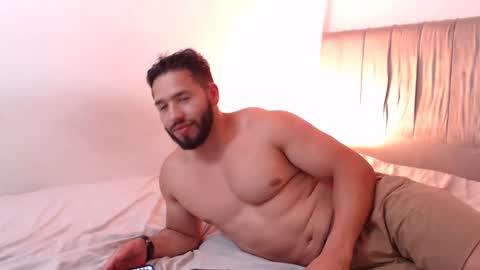 Snapshot of jack_master_muscle chatting on 12/10/24, 01:32 jack and leah online show from 12/10/24, 01:32