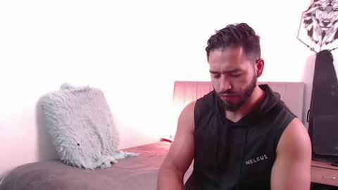 Snapshot of jack_master_muscle chatting on 02/03/25, 05:56 jack and leah online show from 02/03/25, 05:56