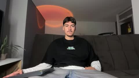 INDEPENDENT MODEL online show from 11/23/25, 04:01