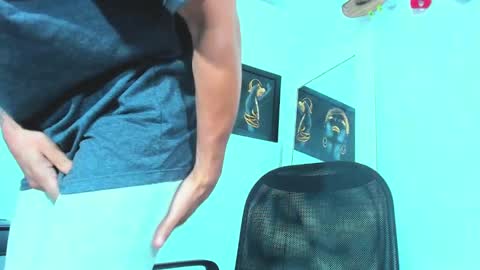 Snapshot of jack_pergurtson01 chatting on 01/27/25, 04:11 JACK PERGURTSON online show from 01/27/25, 04:11