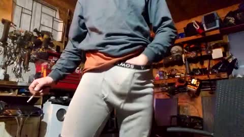 Snapshot of jackboys16 chatting on 12/21/24, 01:47 Dess online show from 12/21/24, 01:47