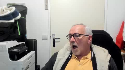 Snapshot of jackbrgs chatting on 01/09/25, 06:36 J-Mitchel online show from 01/09/25, 06:36