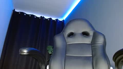 Snapshot of jackk_ho chatting on 12/17/24, 09:07 Jack online show from 12/17/24, 09:07