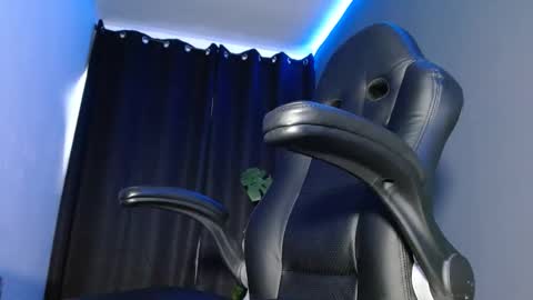 Snapshot of jackk_ho chatting on 12/17/24, 12:11 Jack online show from 12/17/24, 12:11