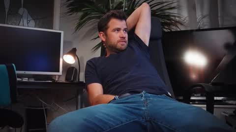 Snapshot of jackoffdude85 chatting on 11/12/25, 04:57 Colten Carter online show from 11/12/25, 04:57