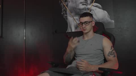 Snapshot of jacksonolsenn chatting on 11/12/25, 08:30 Jackson Olsen online show from 11/12/25, 08:30