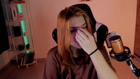 Linda Sofia help me get to 100 thumbs up online show from 12/16/24, 07:58