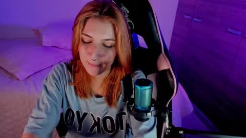 Linda Sofia help me get to 100 thumbs up online show from 12/21/24, 04:41