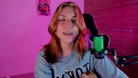 Linda Sofia help me get to 100 thumbs up online show from 01/07/25, 04:18