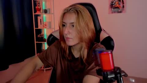 Linda Sofia help me get to 100 thumbs up online show from 01/11/25, 04:38