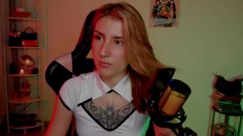 Linda Sofia help me get to 100 thumbs up online show from 02/07/25, 06:24