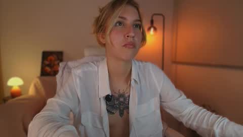 Linda Sofia help me get to 100 thumbs up online show from 10/11/25, 05:28