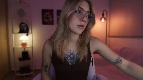 Linda Sofia help me get to 100 thumbs up online show from 11/14/25, 04:55