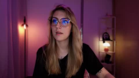 Snapshot of jacky_croft chatting on 03/25/26, 01:00 Linda Sofia help me get to 100 thumbs up online show from 03/25/26, 01:00