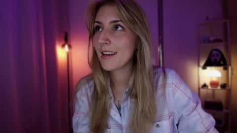 Snapshot of jacky_croft chatting on 04/04/26, 12:42 Linda Sofia help me get to 100 thumbs up online show from 04/04/26, 12:42