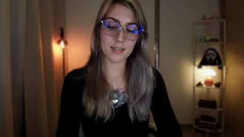 Snapshot of jacky_croft chatting on 04/05/26, 12:41 Linda Sofia help me get to 100 thumbs up online show from 04/05/26, 12:41