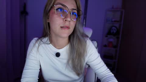 Snapshot of jacky_croft chatting on 04/06/26, 02:09 Linda Sofia help me get to 100 thumbs up online show from 04/06/26, 02:09