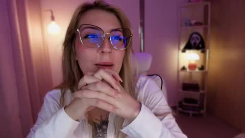 Snapshot of jacky_croft chatting on 04/24/26, 01:41 Linda Sofia help me get to 100 thumbs up online show from 04/24/26, 01:41