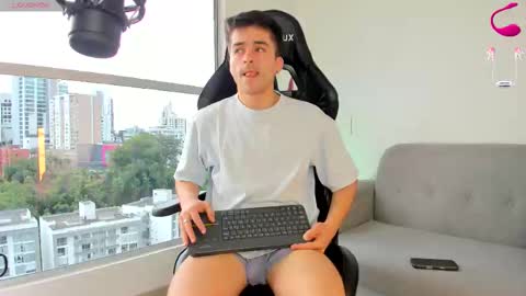 Snapshot of jacob_ferrer chatting on 03/18/26, 06:55 JACOB FERRER online show from 03/18/26, 06:55