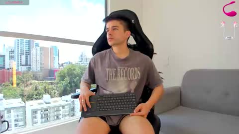 Snapshot of jacob_ferrer chatting on 03/19/26, 06:23 JACOB FERRER online show from 03/19/26, 06:23