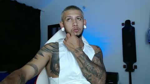 Michael Caicedo online show from 02/11/25, 04:44