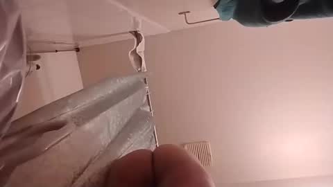 Snapshot of jacobledyit21 chatting on 10/12/25, 02:10 Shakey j online show from 10/12/25, 02:10