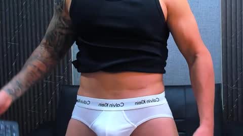 Snapshot of jacobsthorm chatting on 10/31/25, 03:18 jacobsthorm online show from 10/31/25, 03:18