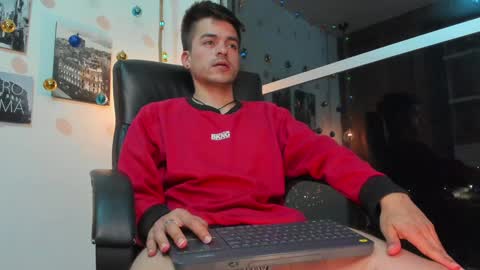 Snapshot of jacobstones_ chatting on 12/19/24, 06:12 JACOB STONES online show from 12/19/24, 06:12