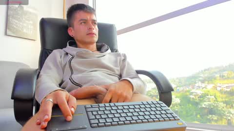 Snapshot of jacobstones_ chatting on 02/03/25, 12:14 JACOB STONES online show from 02/03/25, 12:14