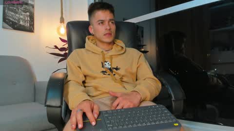 Snapshot of jacobstones_ chatting on 02/11/25, 08:05 JACOB STONES online show from 02/11/25, 08:05