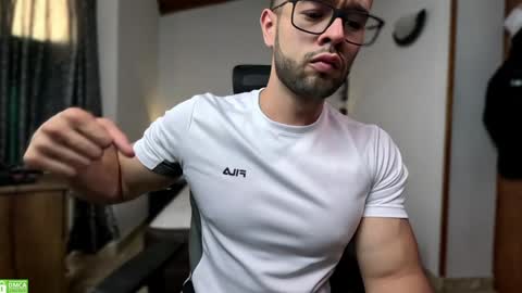 Snapshot of jacobt77 chatting on 01/11/25, 10:29 Jacob online show from 01/11/25, 10:29