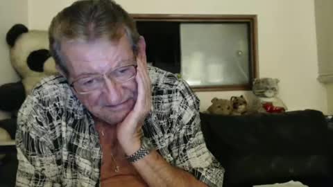 Snapshot of jacques_de_france chatting on 12/28/24, 05:33 Jacques online show from 12/28/24, 05:33