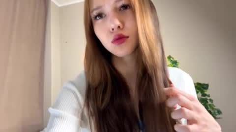 Snapshot of jadalindloff chatting on 12/14/25, 01:33 Kate online show from 12/14/25, 01:33