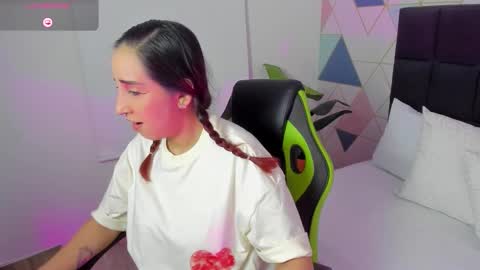 Snapshot of jadde13 chatting on 10/03/25, 08:17 Jadde online show from 10/03/25, 08:17