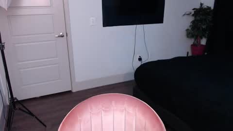 Jade online show from 10/31/25, 08:48