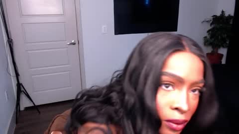 Jade online show from 11/28/25, 07:22