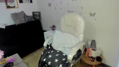 jade_connor online show from 04/04/26, 09:23