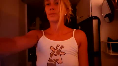 Jade Fex online show from 05/17/26, 01:47