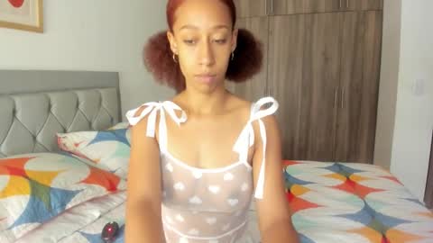 Snapshot of jade_obi chatting on 01/09/26, 03:15 Jade smile online show from 01/09/26, 03:15