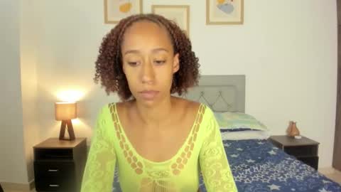 Snapshot of jade_obi chatting on 02/10/26, 02:10 Jade smile online show from 02/10/26, 02:10