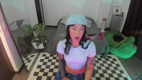 Snapshot of jade_porn chatting on 11/17/25, 10:43 Jade independent model online show from 11/17/25, 10:43