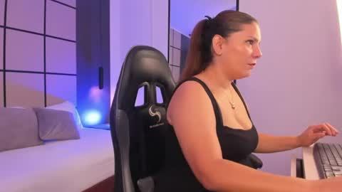 Snapshot of jade_swann chatting on 07/13/26, 01:47 J A D E online show from 07/13/26, 01:47