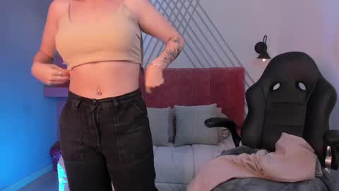 Snapshot of jade_vela chatting on 10/11/25, 04:16 jade_vela online show from 10/11/25, 04:16